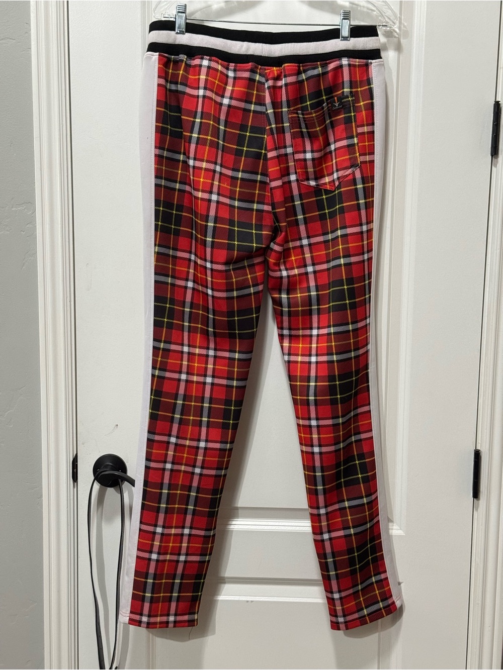 Screenshot Black Apparel with Orange Size XL) track pants - Picture 2 of 10